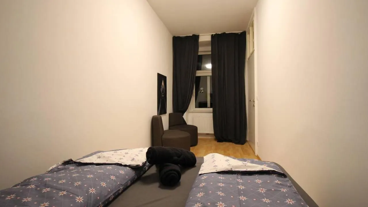 Family Room Vienna 0*,