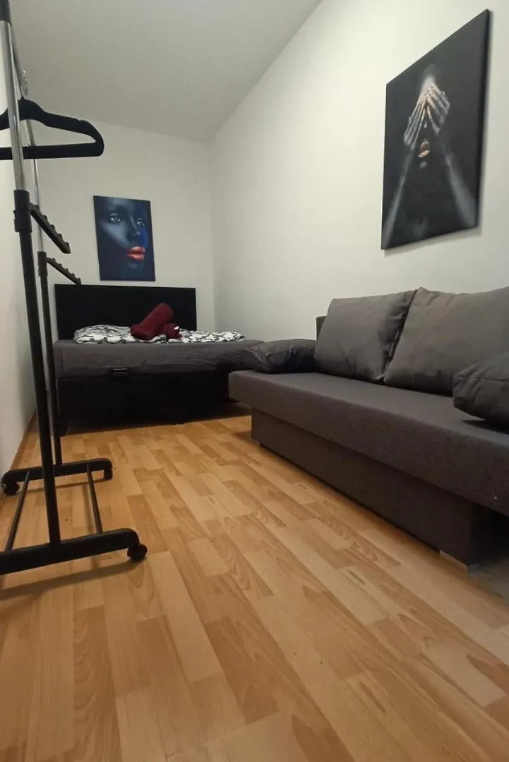 וינה Family Room 0*,